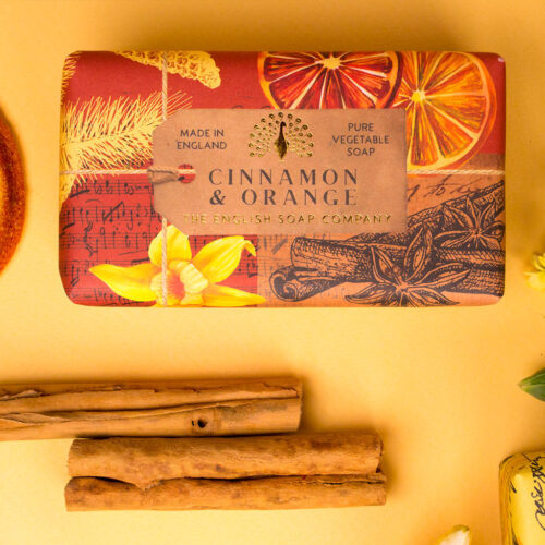 Zeep van "The English Soap Company" Cinnamon & Orange